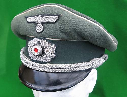 Heer Infantry Officer upgraded visor cap with full bullion insignia