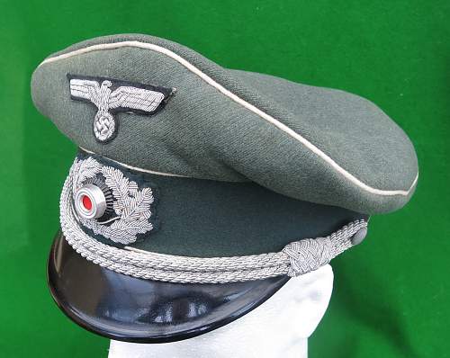 Heer Infantry Officer upgraded visor cap with full bullion insignia