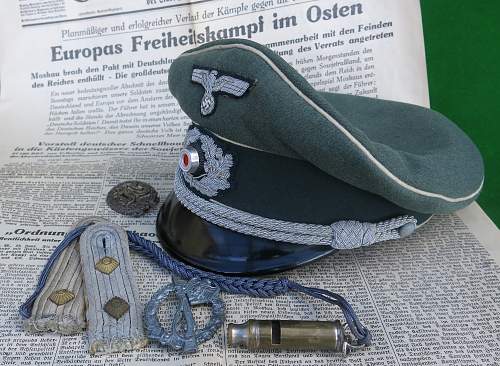 Heer Infantry Officer upgraded visor cap with full bullion insignia