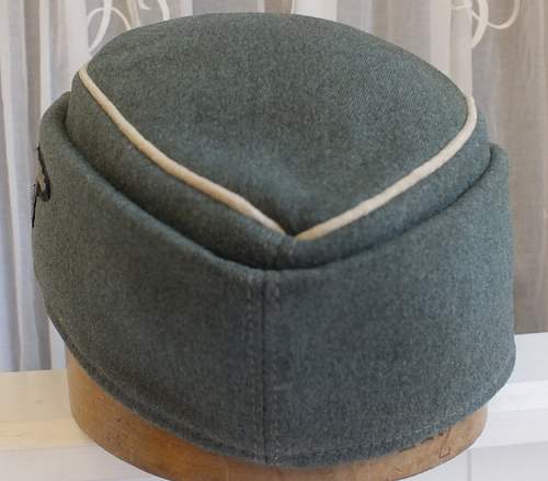 SS Officer's M43 cap w/ two-piece insignia