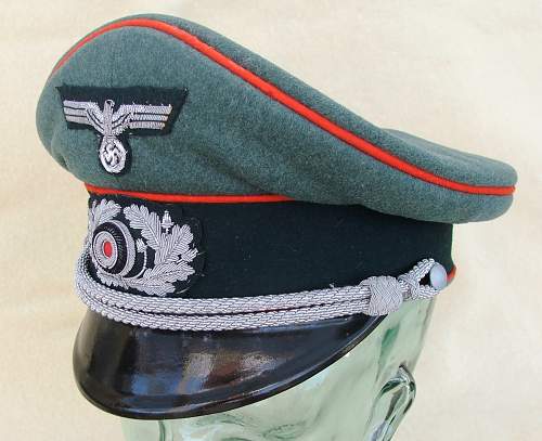 Heer Artillery Erel Officer visor cap, with bullion insignia.