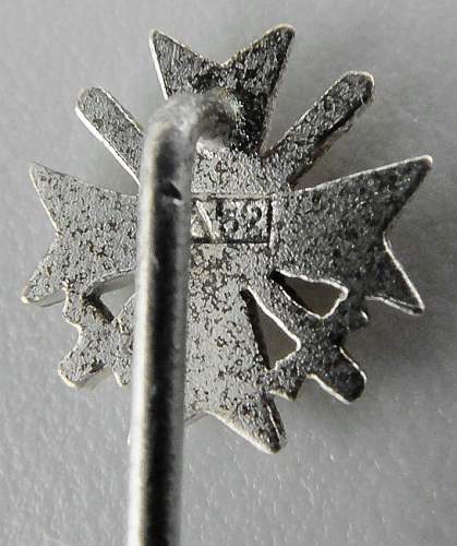 Kriegsverdienstkreuz 1. Klasse mit Schwerter Stick pin