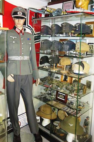 A selection of Luftwaffe items.