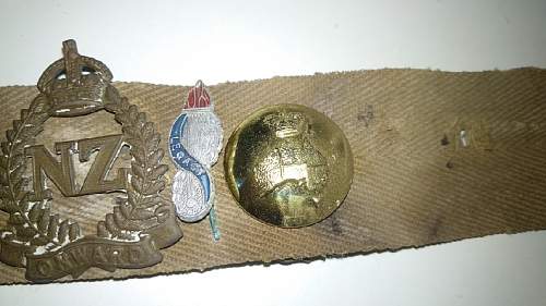 WW2 Australian/New Zealand RAAF badges on a belt!