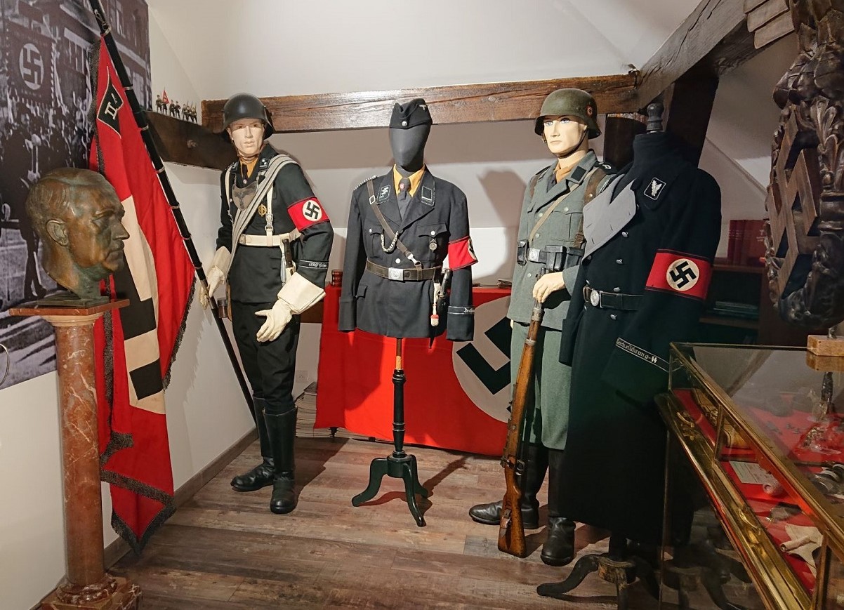 WW2 German, Soviet, Allied militaria, uniforms, awards, weapons history.  War relics forum