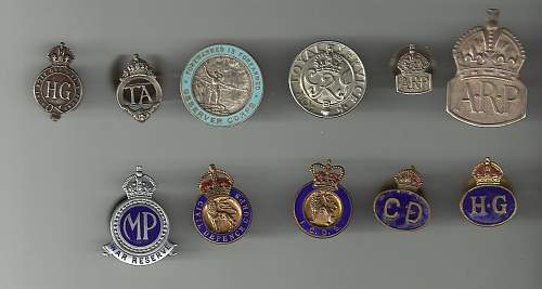 WW1 and WW2 assorted badges