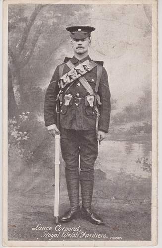 Photo's and post cards of the Welsh regiments