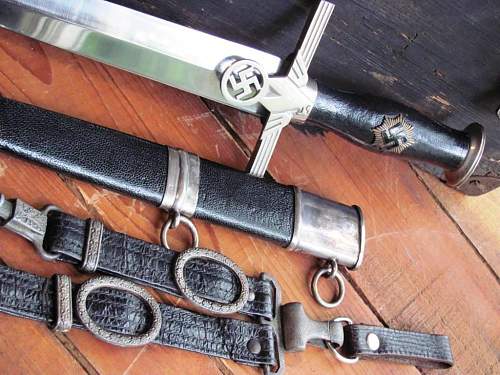 2nd Model RLB Officer / Leader Dagger with hangers