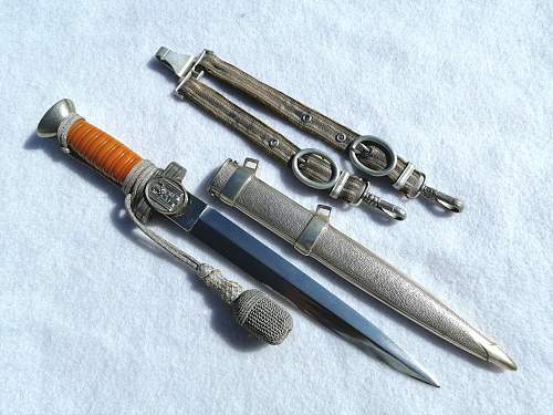 Deutsche Red Cross Leader and Subordinate Dagger Set.