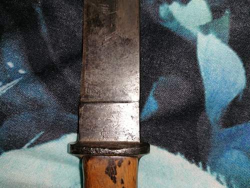 Unknown knife looks like fighitng knife