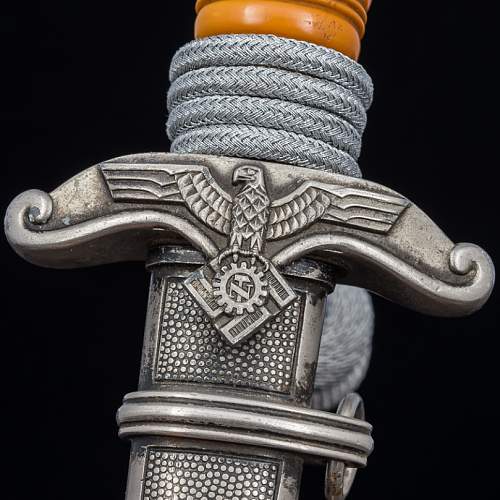 Teno leader dagger