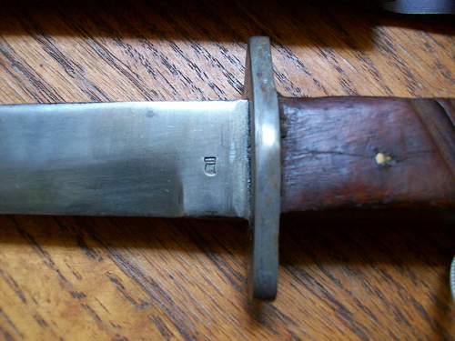 Help on this unusual German trench knife!