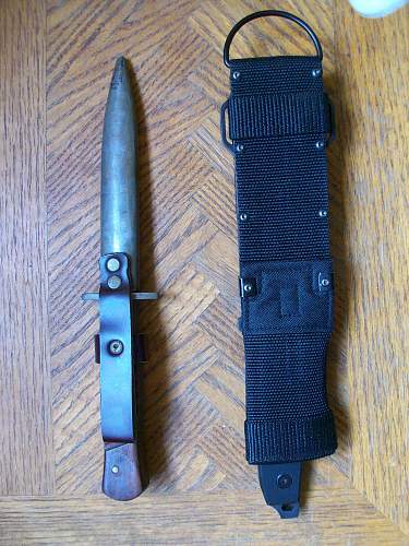 Help on this unusual German trench knife!