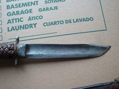 i need help identifying this dagger