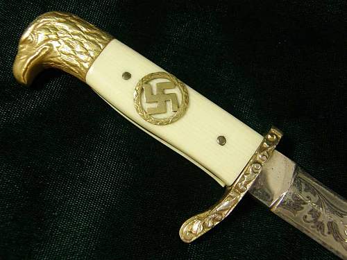 German (Romanian) dagger genuine or a fantasy piece?