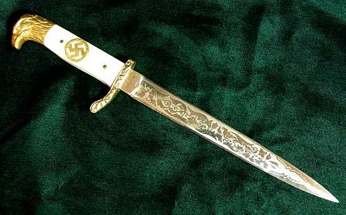 German (Romanian) dagger genuine or a fantasy piece?