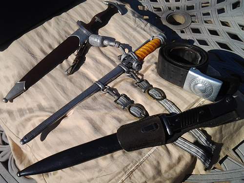Recent rescue 2 daggers &amp; bayonet