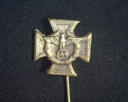 Service award pin, authenticity