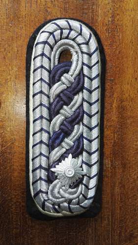 Another police shoulder board TR period?