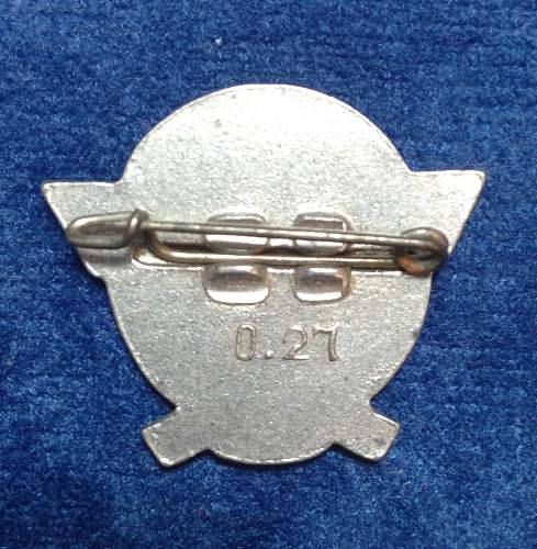 Tag der Polizei pin '1942' WHW pin