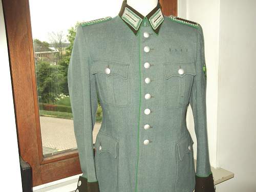 Show you polizei uniforms with information.