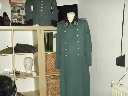 Show you polizei uniforms with information.
