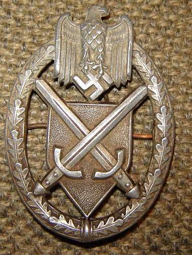 Police cap badge, Police WHW tinnie and Heer marksmans lanyards badge: authentic pieces or not?