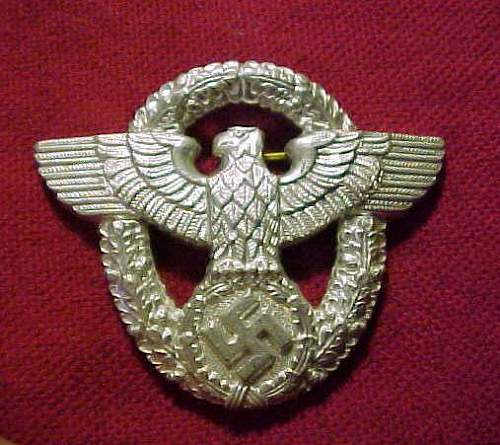 Police cap badge, Police WHW tinnie and Heer marksmans lanyards badge: authentic pieces or not?