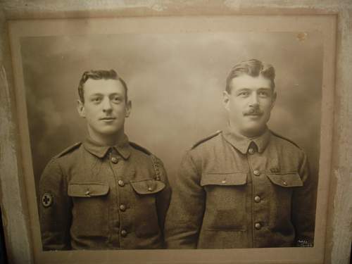 this weeks pick up's 2 australian ww2 era books and a old photo some aussies in uniform.