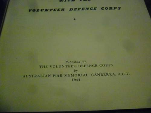 this weeks pick up's 2 australian ww2 era books and a old photo some aussies in uniform.