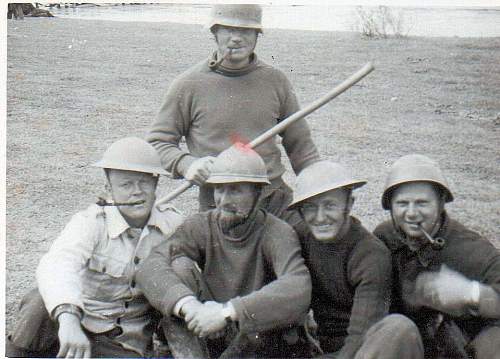 Germans in 1922 SD tunic? &amp; MKII helmets