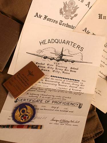 B-17 Aerial Gunner ( Small group of items )