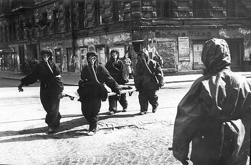 Red Army Soldiers wearing gas masks: anyone have photos?