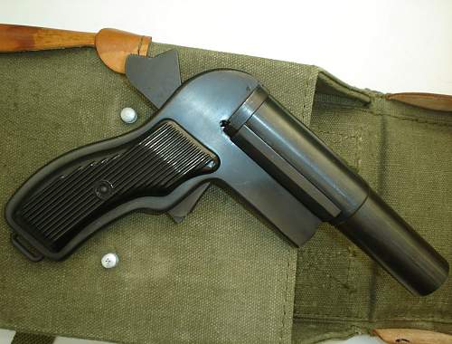 polish 4-gauge  flare pistol