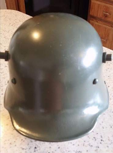 WW1 German M16 helmet reused by Bulgaria?