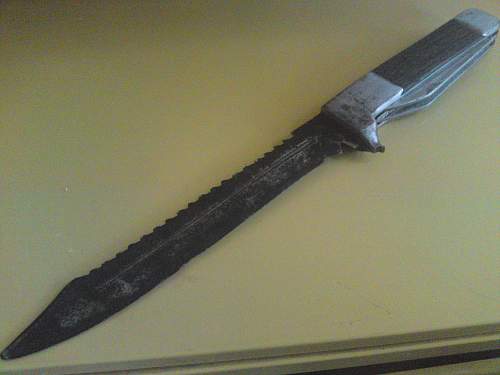 is it a trench knife?