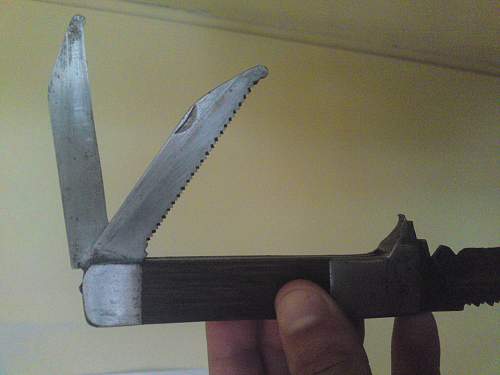 is it a trench knife?