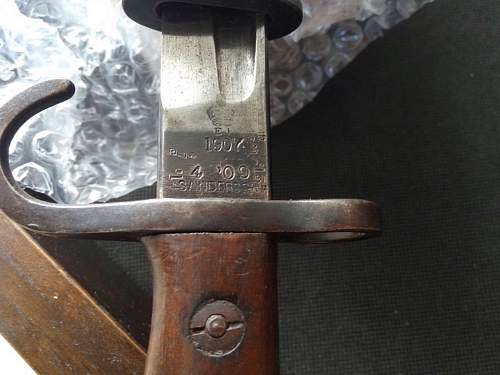Sanderson 1907 hooked quillon bayonet