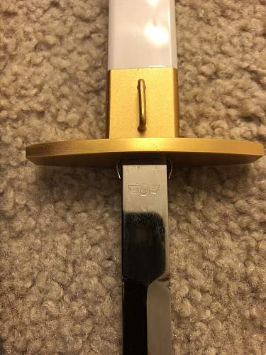 Help identifying inherited WW2 fighting knife !