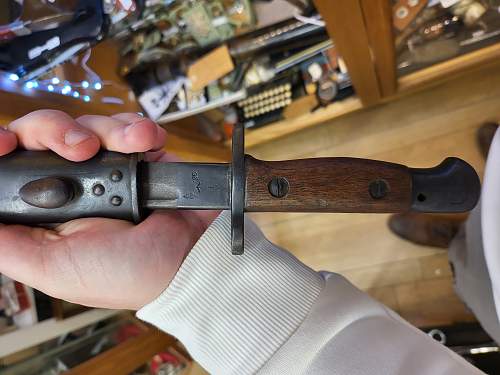 Has anybody seen a 1907 pattern bayonet without the bend (X) marking