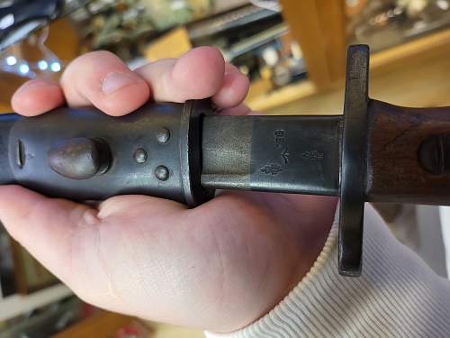 Has anybody seen a 1907 pattern bayonet without the bend (X) marking