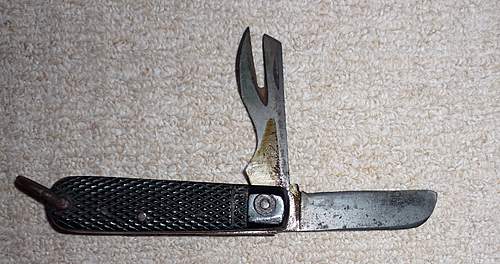 1943 British clasp / Jack knife with black blade?