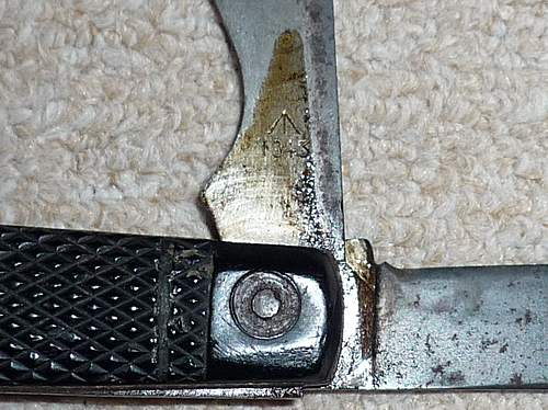 1943 British clasp / Jack knife with black blade?