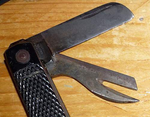 1943 British clasp / Jack knife with black blade?