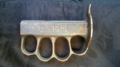 Au Lion trench knife  knuckles authentic?