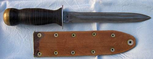 Combat knife in the form of a dagger - blade marked - WW2 maybe ? !