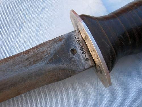 Combat knife in the form of a dagger - blade marked - WW2 maybe ? !