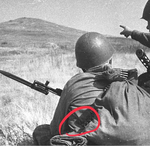 Wartime veshmeshoks with buckles?
