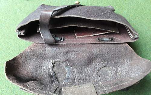 Universal SVT/MG pouch modified to carry F1 grenades?