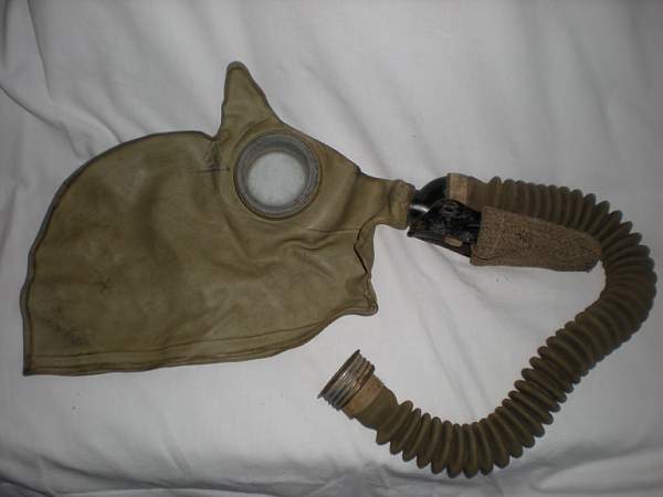 BN-T5 gasmask with odd bag.
